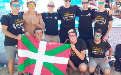 Bergarako igerilariek lan ederra egin dute Benidormeko Oceanman proban