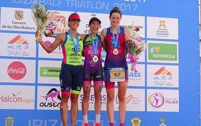Helene Alberdi hirugarren izan da Ibizako distantzia luzeko triatloian