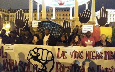 Komisaldegian hildako Elahjdi Ndiaye heriotzaren urtebete betetzen da gaur