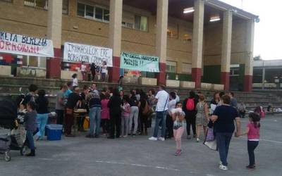 Itxialdia egin dute Zabaleko ikastetxean