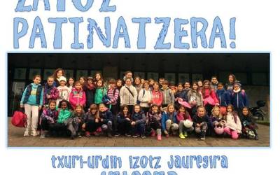 Txurrumuski Aisialdi Elkarteak Txuri-Urdinera irteera antolatu du