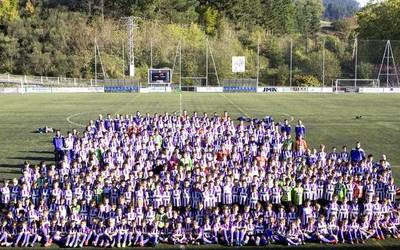 Mondrak aurkeztu ditu futbol taldeak