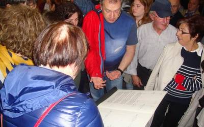Arrano beltza bigarrenez Altsasun