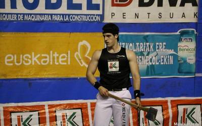 Julen Alberdik ez du lortu Urrezko Aizkolari Kopako final laurdenetan sartzea