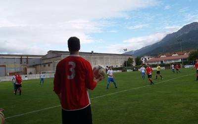 Erdipurdi jarraitzen dugu