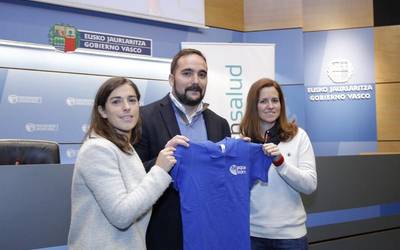 Agur hunkigarria egin diete María López de Eguilazi eta Rocio Ybarrari