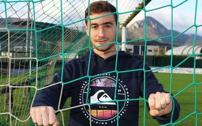 “Sekula ez naiz izan gol asko sartzen dituen jokalaria; harrituta eta oso pozik nago”
