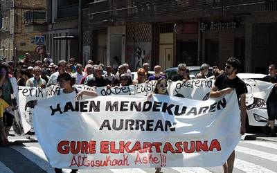 Espetxean urte bat daramatela salatzeko manifestazioa Altsasun