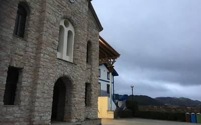 Lapurreta egin dute Artadiko San Migel elizan