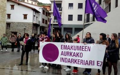 Eskutik hartuta indarkeria matxistaren aurka