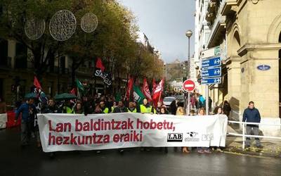 Zaragueta eta Lardizabal eskoletako irakasleek bat egin dute gaurko lanuztearekin