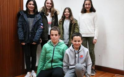 Euskararen Egunerako gaztetxoek sortutako ideiak gauzatuko dira bihar, plazan