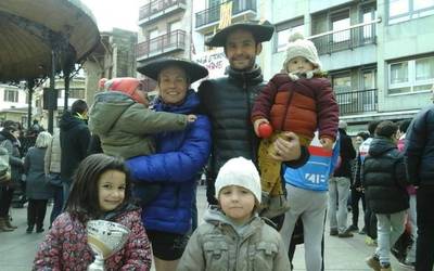 Eneko Zarrabeitia eta Oihana Azkorbebeitia abadiñarrek Zarauzko kros mistoa irabazi dute.