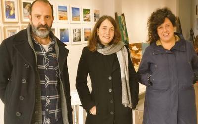 Abian da Gasteizko Enebada galerian neguko arte azoka