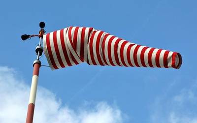 Alerta laranja gaur gauerako eta biharko, haizea dela-eta