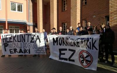 Kurtzebarri eskolak, institutuak eta ALEk bat egingo dute grebarekin bihar