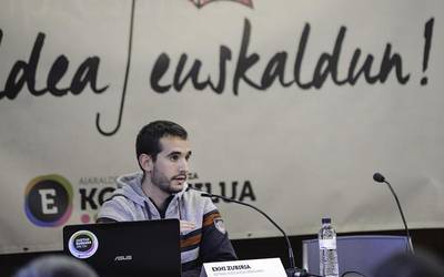 «Euskararen erabileran eragiteko tresnak jarri behar dira martxan»