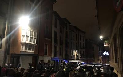 ‘Korre 127’ blokea desalojatu du Udaltzaingoak