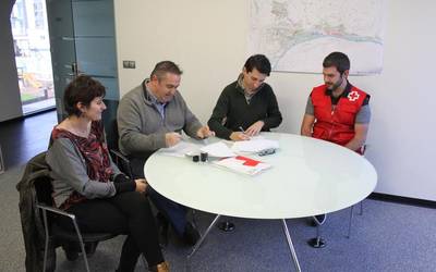 Gurutze Gorria diruz lagundu du udalak