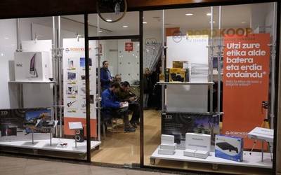 "Eskaintza faltsuen" RoboKoop denda, Mendebaldeko Saharak paraitzen duen egoera salatzeko