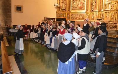 Txistorra, mazapan eta kantuak, ahoan