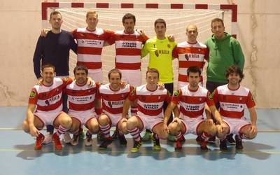 Gure Txokoako futbol talde nagusiak irabaziz eta lidergoa sendotuz bukatu du urtea