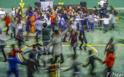 Disko-festan, dantzan zoratzen