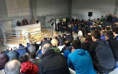 Arraza anitzeko ganaduen I. Enkantea izan zen atzo Aiako Testaje Zentroan