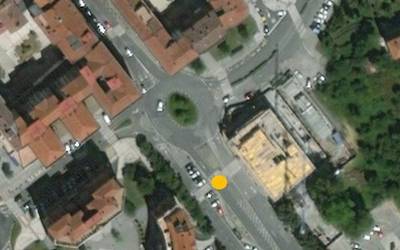 Auto batek oinezko bat jo du Zornotzako San Miguel kalean