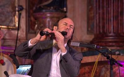 Carlos Nuñez musikari ezagunak kontzertu bikaina eskaini du Etxalarren