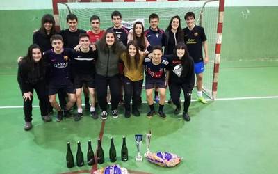 Tripakixak eta Bayer De Los Caidos taldeak nagusi, Oñatiko areto futbol txapelketan