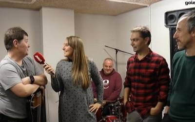 Hor Konpon musika taldea agertokietara itzuli da