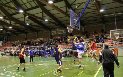 Dena prest baloiak saskiratzeko