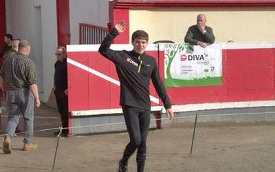 Joxean Etxeberria nagusitu da Xabier Zalduaren aurkako apustuan