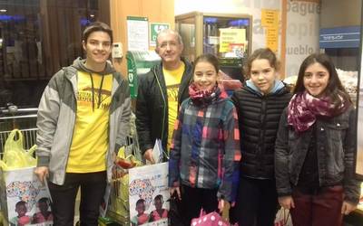 3.700 kilo janari bildu ditu Gazteak ete Garapena taldeak Sierra Leonara bidaltzeko