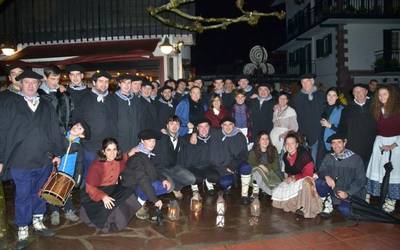 Glin-Glan eskatuz eta Diostesalbe kantatuz bukatu dute urtea Beran