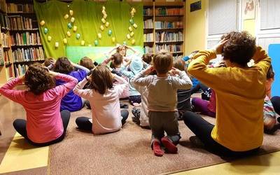 Ipuinak eta yoga, elkarrekin