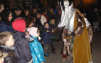 Fale hotsak erregeak etor daitezen