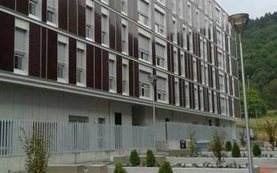 Ziritzako eta Bustintzako garajeetan lapurtutako autoa A-8an agertu da abandonatuta