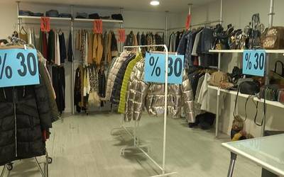 Debagoieneko komertzioetara ere iritsi da merkealdia