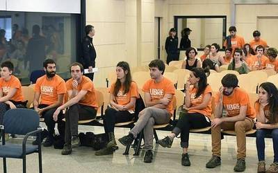 Zazpi arabar epaituko dituzte Madrilen, herri harresia irudikatzeagatik