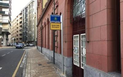 Nortasun agiriak eta pasaporteak berritzeko Eibarko bulegoa, zabalik