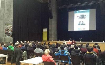 Bilboko manifestazioaren atarian, presoen auzia izan dute hizpide