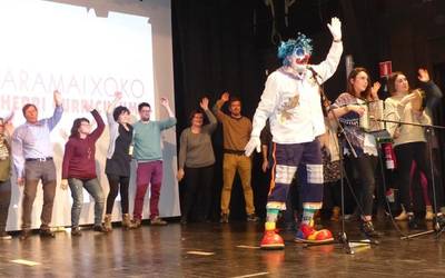 Herritarren babesa jaso du Aramaioko Herri Curriculumak