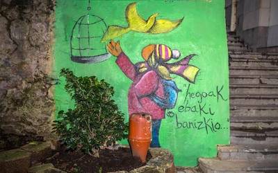 Motxiladun umeak eta Joxean Artze gogoan 58. muralean