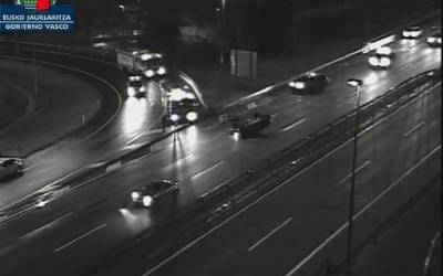 Pertsona bat zauritu da Erandion, hiru autok talka eginda