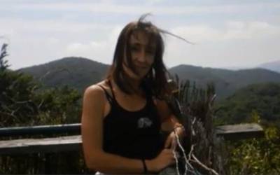 Omenaldi beroa Blanca Esther Marquesi, Burlatan