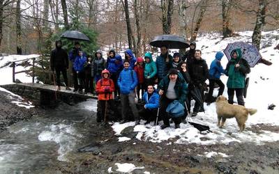 Negu giroarekin gozatu dute mendi buelta eginda