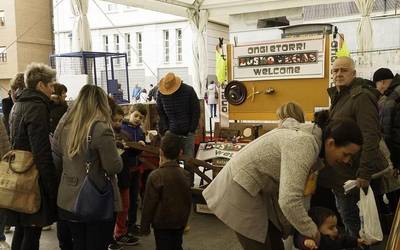 Gabonetako Haur Parkea kiroldegian egitearen aukera baloratuko du udalak