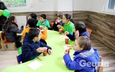 83  ume  hartzen  ditu  Bizkotxalde  ikastetxeko  eraikin  berriak